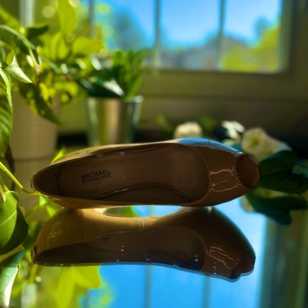 Michael Michael Kors Patent Leather Pumps Tan Heels Open Toe Size: 7M​​​ - Picture 9 of 16
